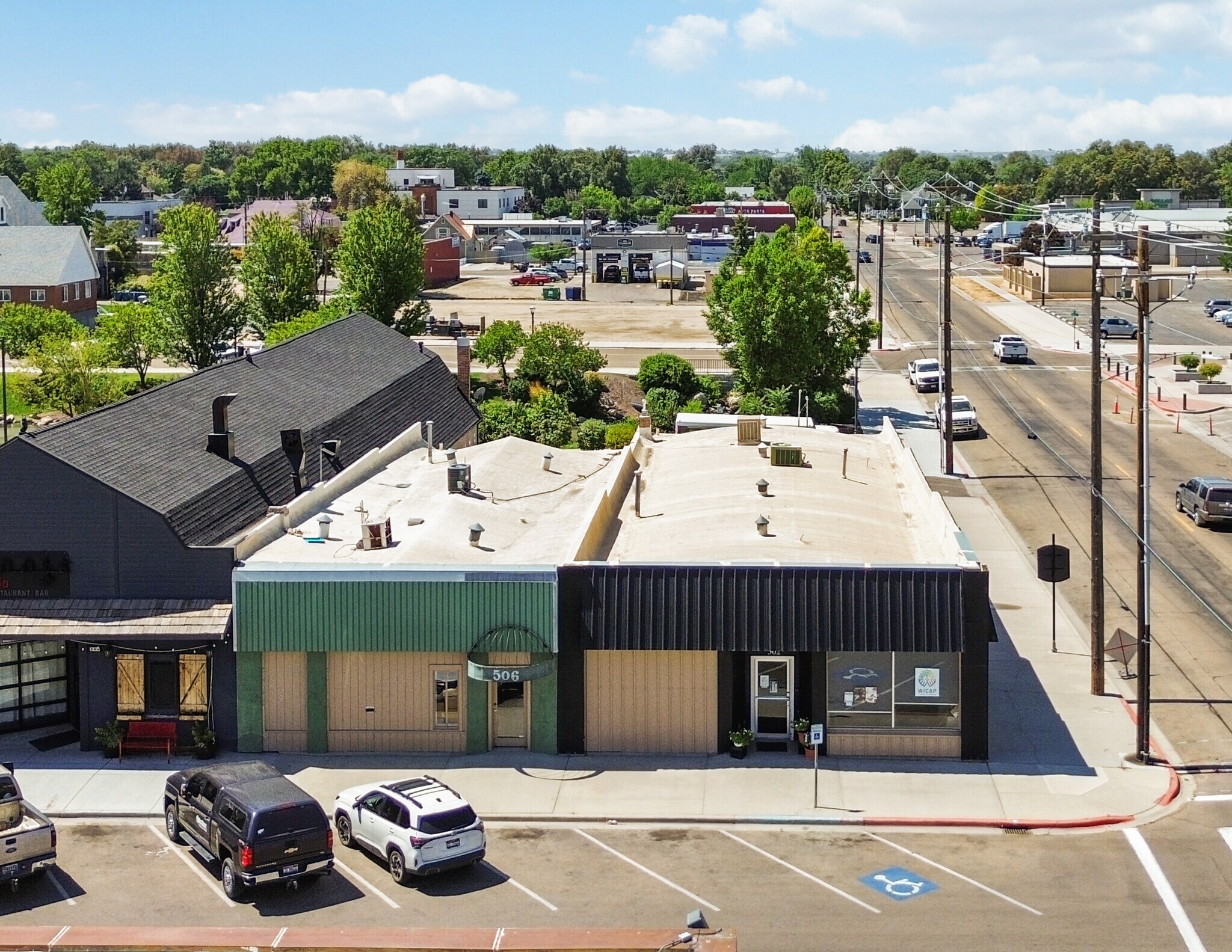 Retail & Office Buildings For Sale portefeuille de 2 biens à vendre sur LoopNet.fr Photo principale– Image 1 sur 6