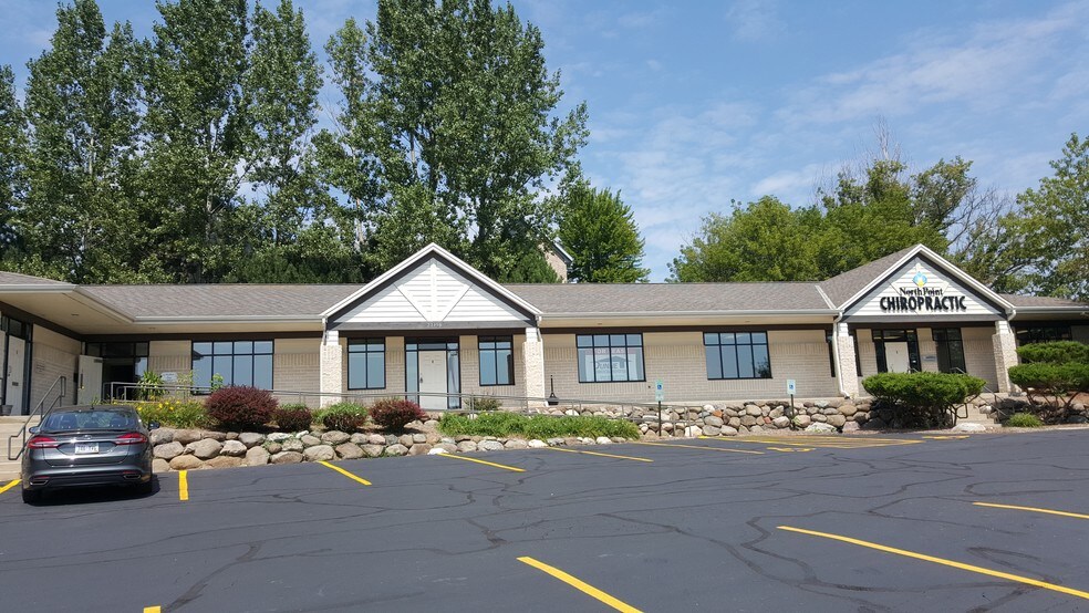 21150 W Capitol Dr, Brookfield, WI à louer - Photo de l’immeuble – Image 3 sur 6