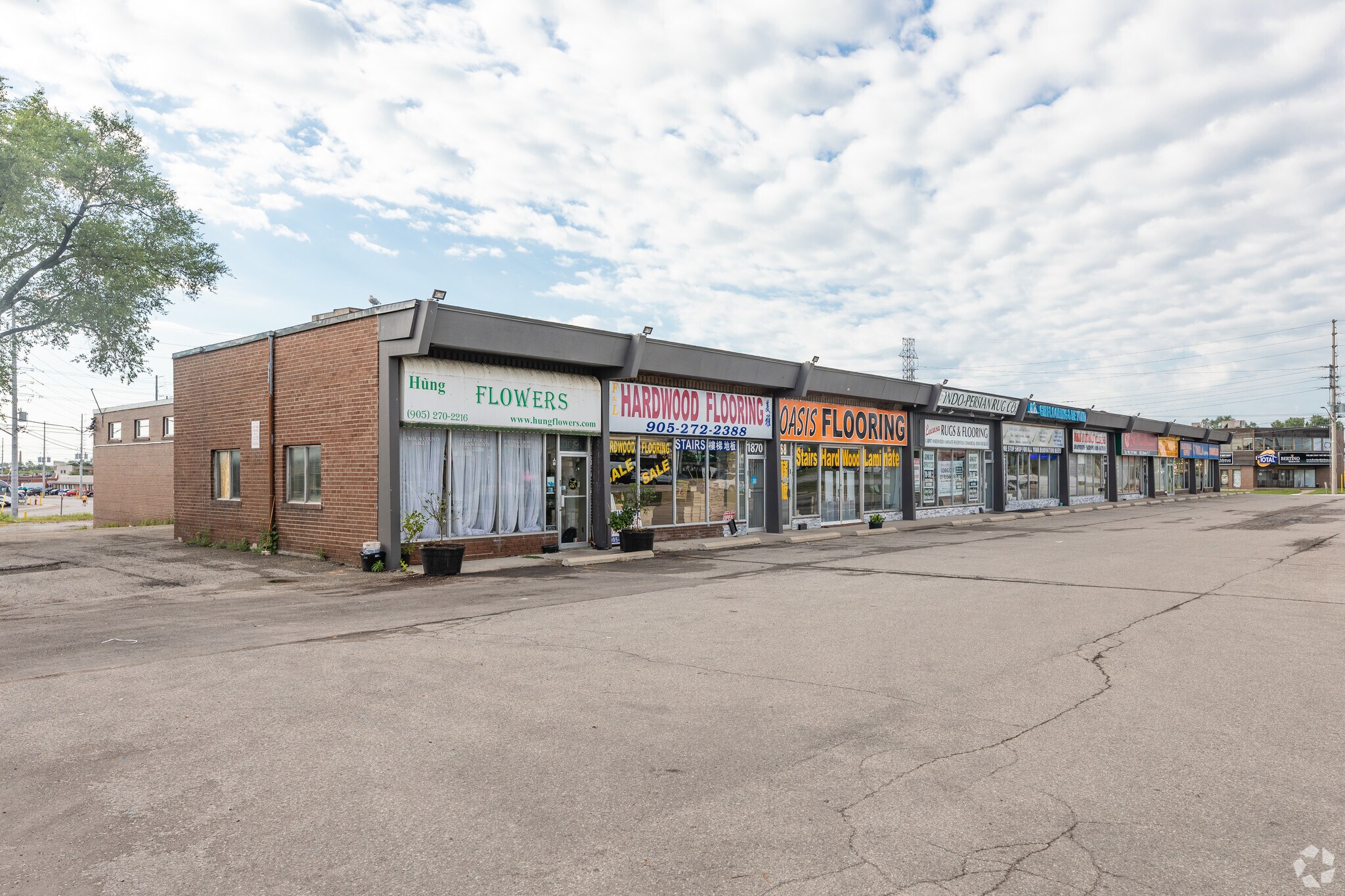 1846-1872 Dundas St E, Mississauga, ON à louer Photo principale– Image 1 sur 4