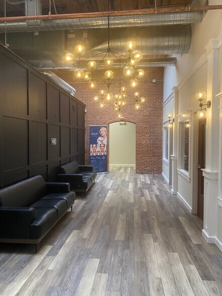 651 Orchard St, New Bedford, MA à louer - Photo de l’immeuble – Image 2 sur 11