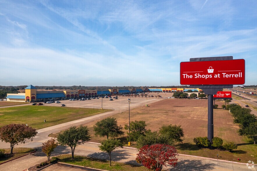 301 Tanger Dr, Terrell, TX à louer - Photo principale – Image 1 sur 65