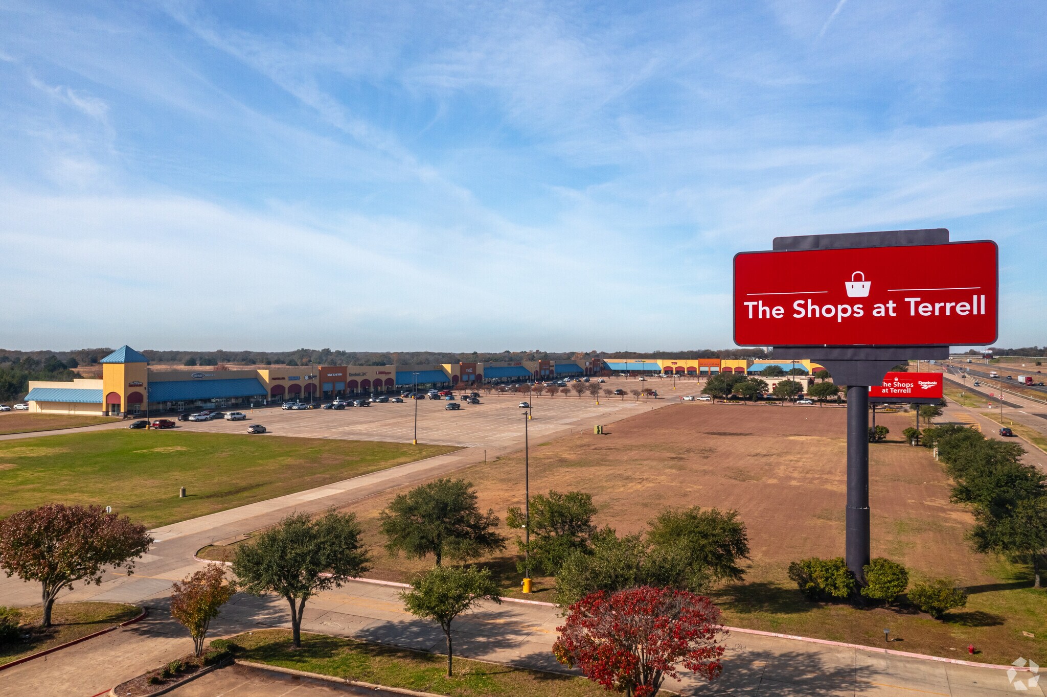 301 Tanger Dr, Terrell, TX à louer Photo principale– Image 1 sur 66