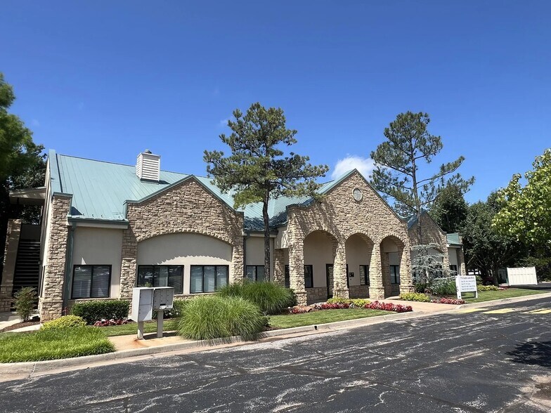 710 Cedar Lake Blvd, Oklahoma City, OK à louer - Photo de l’immeuble – Image 2 sur 9