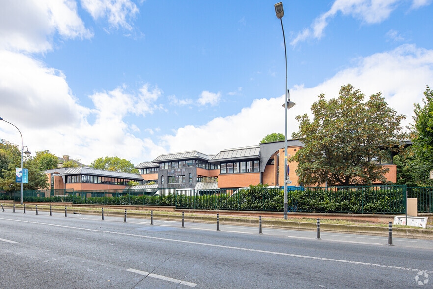 2-8 Rue Albert Dhalenne, Saint-Ouen-sur-Seine à louer - Photo de l’immeuble – Image 2 sur 2