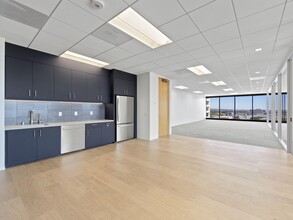 11150 Santa Monica Blvd, Los Angeles, CA à louer Photo intérieure– Image 2 sur 9
