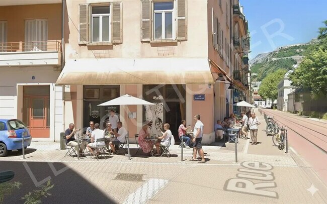 Plus de détails pour Local commercial à vendre