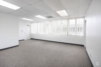 172 N Tustin St, Orange, CA à louer Photo intérieure– Image 2 sur 4