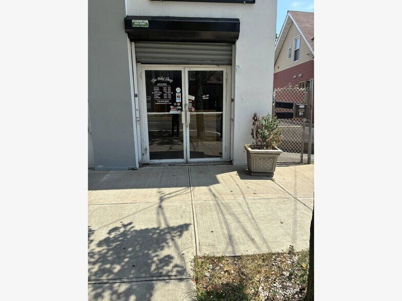 4022 Hylan Blvd, Staten Island, NY à louer - Photo de l’immeuble – Image 2 sur 10