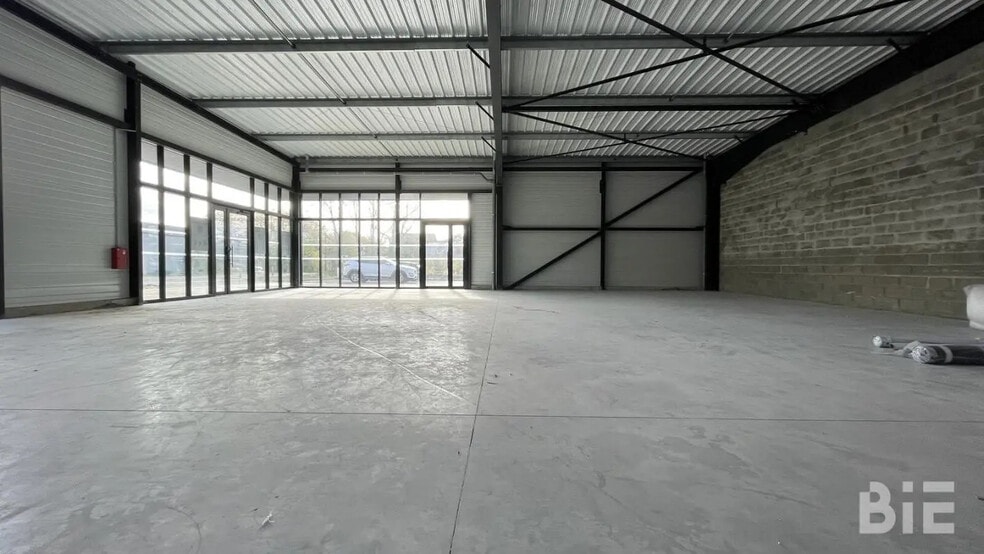 Local commercial dans Sainte-Eulalie à louer - Photo intérieure – Image 3 sur 3