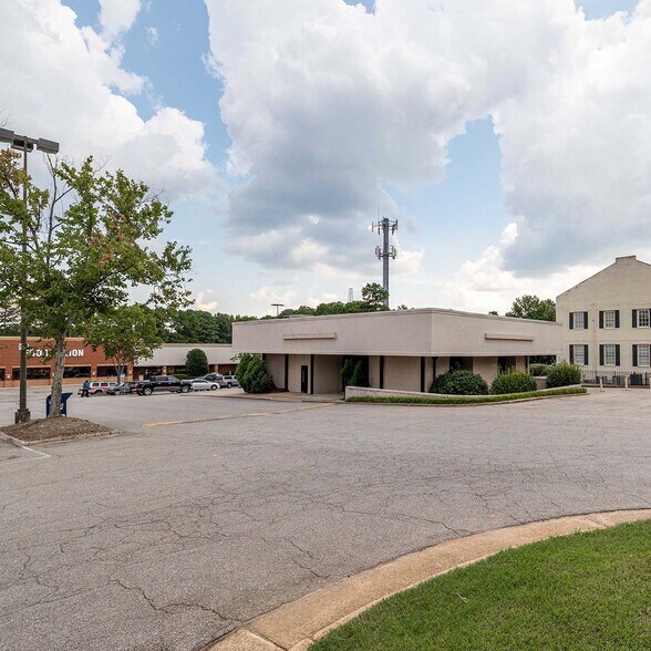 5410-5442 Six Forks Rd, Raleigh, NC à louer - Photo de l’immeuble – Image 3 sur 10