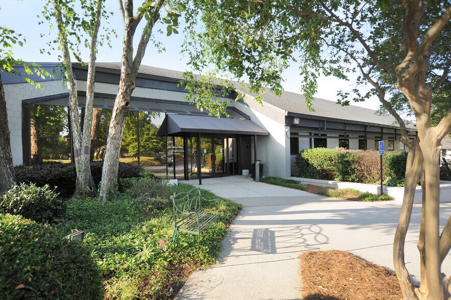 495 Winn Way, Decatur, GA à louer - Photo de l’immeuble – Image 3 sur 20