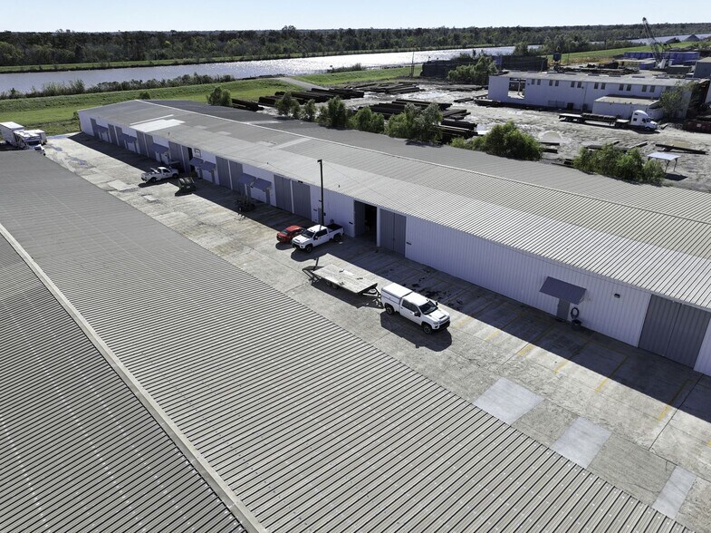 2211 - 2217 Engineers Rd, Belle Chasse, LA à louer - Photo de l’immeuble – Image 2 sur 14