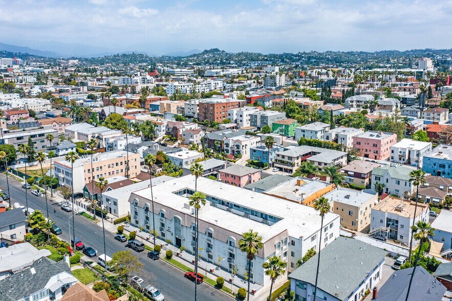 130 N Alexandria Ave, Los Angeles, CA à vendre - Photo de l’immeuble – Image 2 sur 7