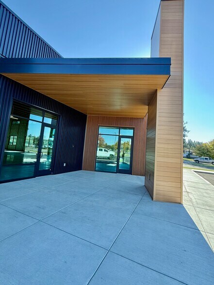 3912 N Schreiber Way, Coeur d'Alene, ID à louer - Photo de l’immeuble – Image 2 sur 4