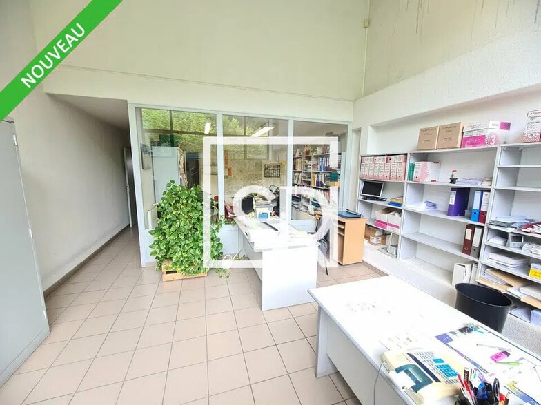 Industriel/Logistique dans Thiers à louer - Photo de l’immeuble – Image 2 sur 10