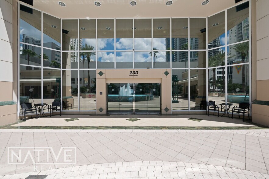 200 S Andrews Ave, Fort Lauderdale, FL à louer - Photo de l’immeuble – Image 2 sur 11