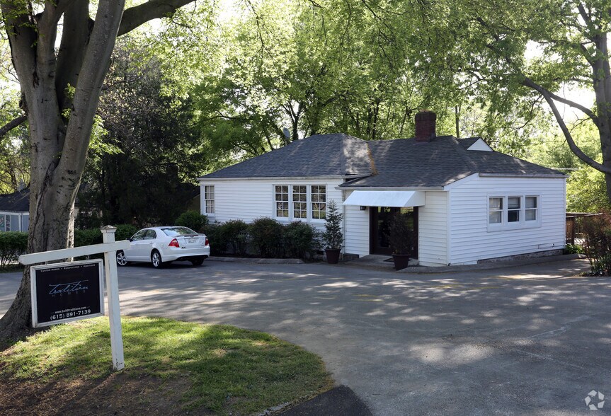 2810 Columbine Pl, Nashville, TN à vendre - Photo de l’immeuble – Image 2 sur 4