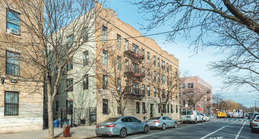 767 Blake Ave, Brooklyn, NY à vendre - Photo de l’immeuble – Image 2 sur 3
