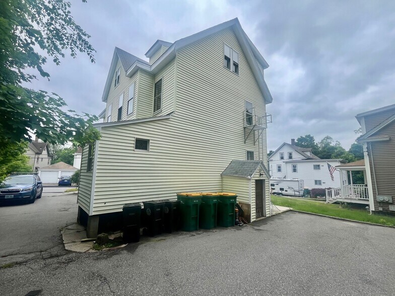258 Chestnut St, North Attleboro, MA à vendre - Photo de l’immeuble – Image 3 sur 6