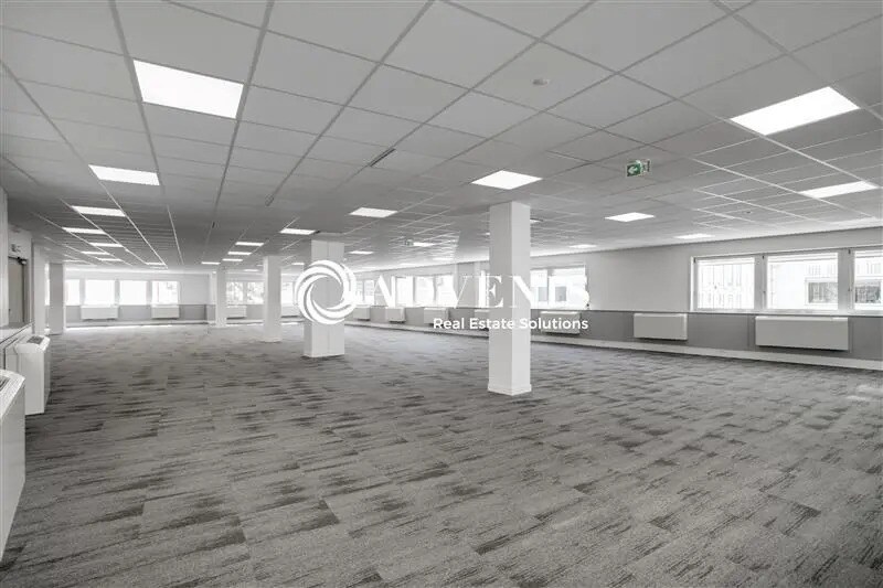 Bureau dans Tremblay-en-France à louer - Photo de l’immeuble – Image 3 sur 7