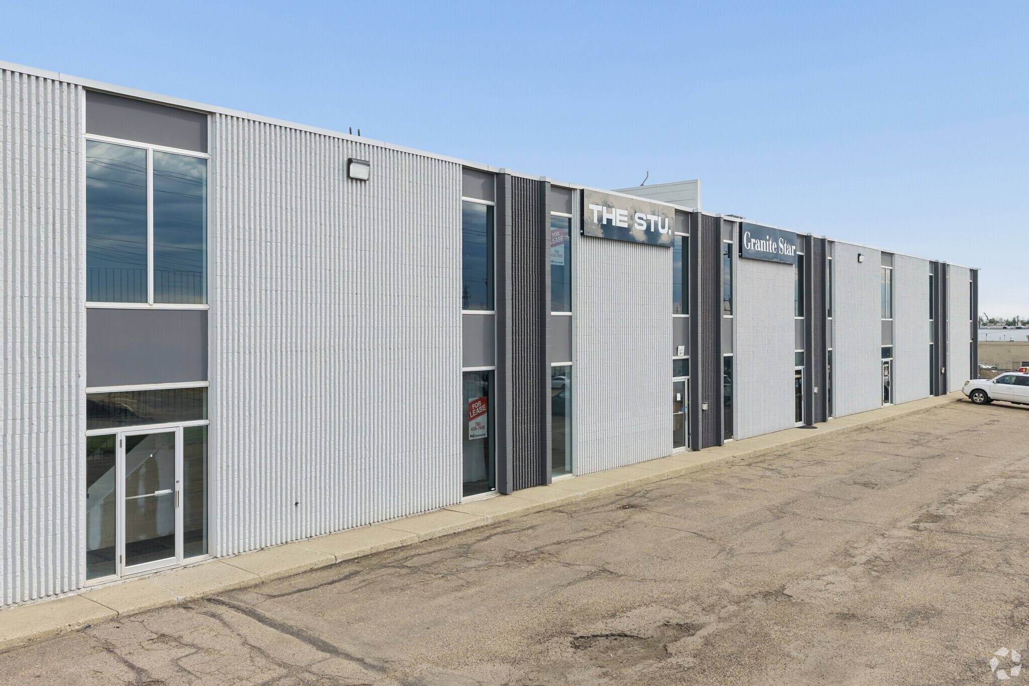 9408-9410 62nd Ave NW, Edmonton, AB à louer Photo principale– Image 1 sur 5