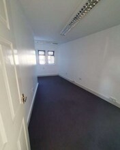 317B Wakefield Rd, Huddersfield à louer Photo intérieure– Image 2 sur 4