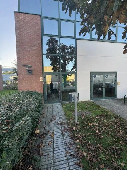 1 Rue Henri Becquerel, Mitry-Mory à louer - Photo de l’immeuble – Image 1 sur 8