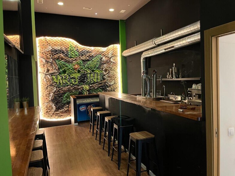 Local commercial dans Madrid, Madrid à louer - Photo de l’immeuble – Image 1 sur 1