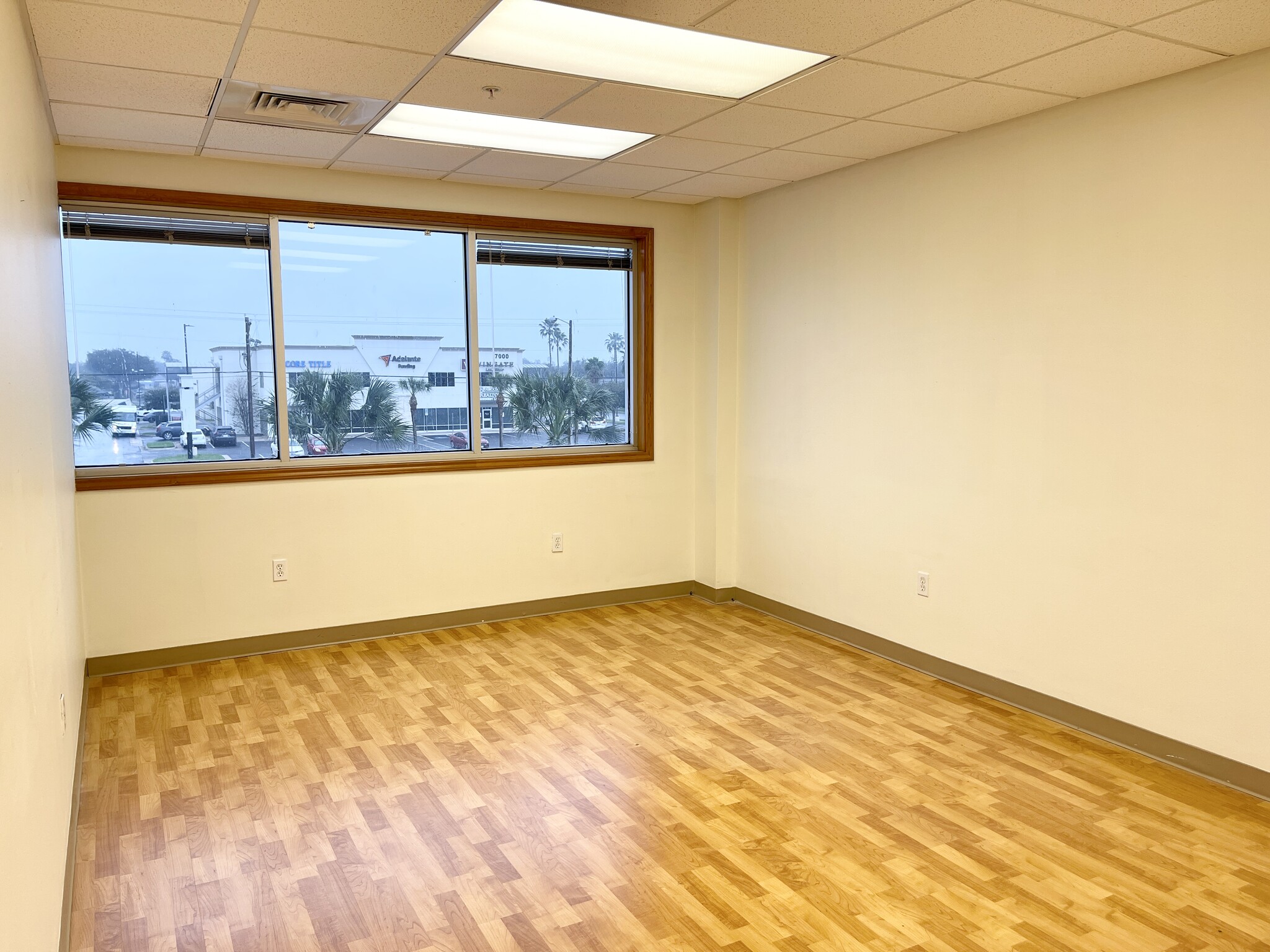 7001 N 10th St, McAllen, TX à louer Photo intérieure– Image 1 sur 5