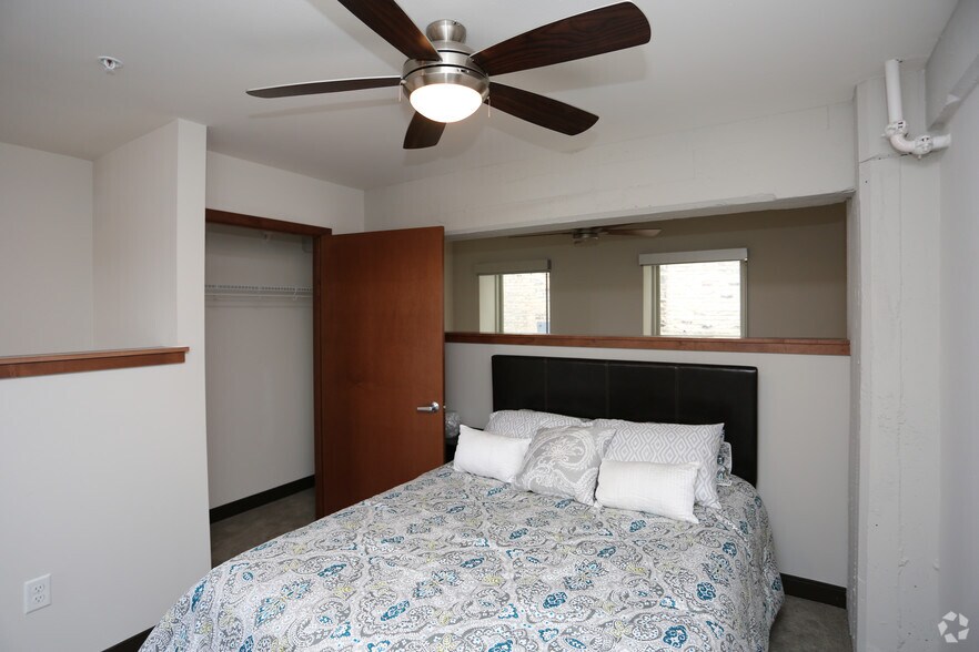 1673 S 9th St, Milwaukee, WI à vendre - Photo intérieure – Image 3 sur 54