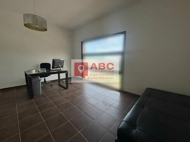 Plus de détails pour Bureau à vendre