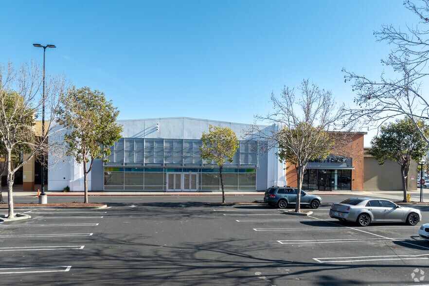 15555 E 14th St, San Leandro, CA à louer - Photo de l’immeuble – Image 2 sur 8