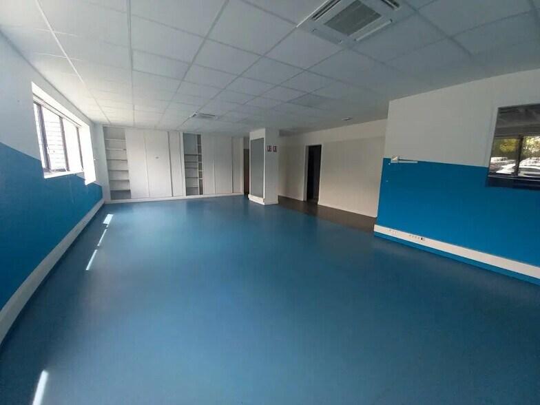 Local d’activités dans Cormelles-le-Royal à louer - Photo intérieure – Image 3 sur 7