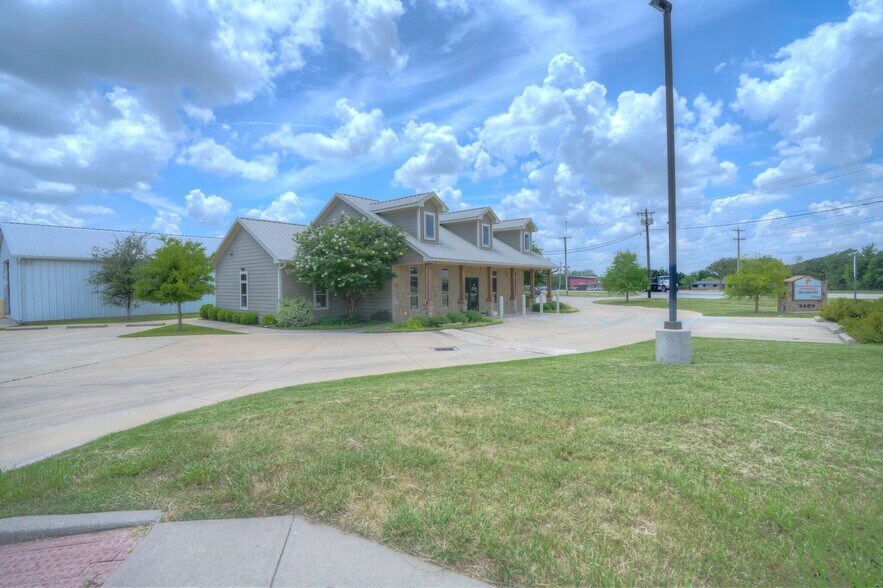 3209 Fort Worth Dr, Denton, TX à louer - Photo principale – Image 1 sur 23