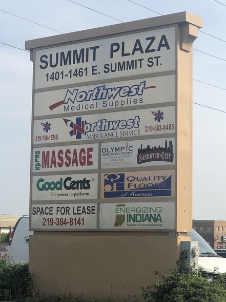 1401-1461 E Summit St, Crown Point, IN à louer - Photo de l’immeuble – Image 3 sur 5