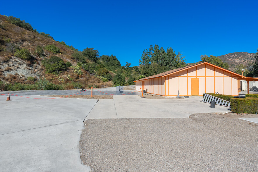 19121 El Toro Rd, Silverado, CA à vendre - Photo principale – Image 2 sur 21
