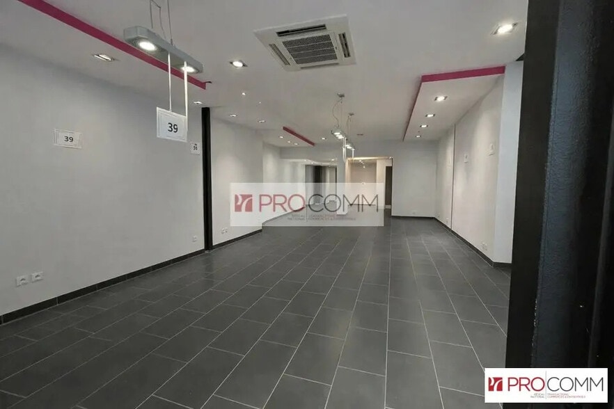 Local commercial dans Chartres à louer - Photo de l’immeuble – Image 3 sur 4