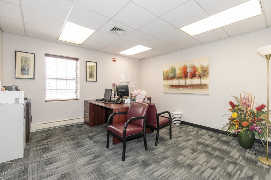 5 Medical Dr, Port Jefferson Station, NY à vendre - Photo intérieure – Image 2 sur 5