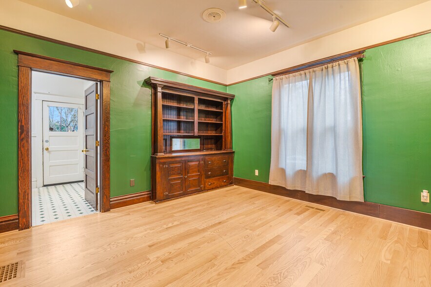 801 SW Baker St, Mcminnville, OR à vendre - Photo de l’immeuble – Image 3 sur 9