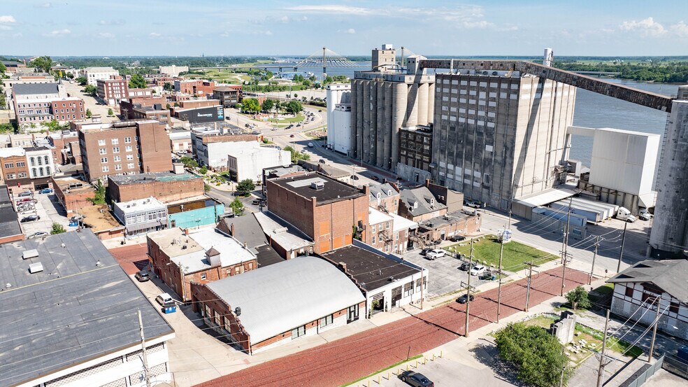 309 Wall St, Alton, IL à louer - Photo de l’immeuble – Image 1 sur 1