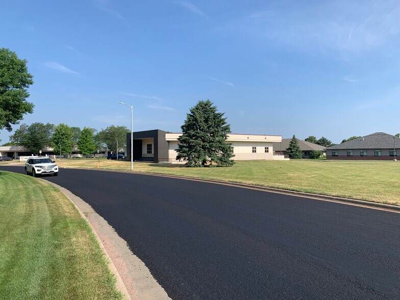 3900 W 53rd St, Sioux Falls, SD à vendre - Photo de l’immeuble – Image 2 sur 17