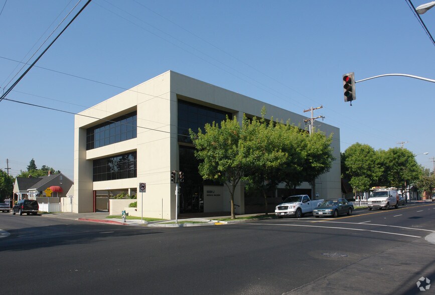 5030 J St, Sacramento, CA à louer - Photo de l’immeuble – Image 3 sur 10