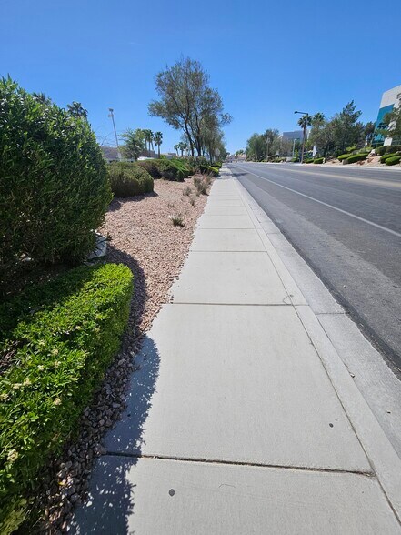 2450 Fire Mesa St, Las Vegas, NV à vendre - Photo de l’immeuble – Image 2 sur 8