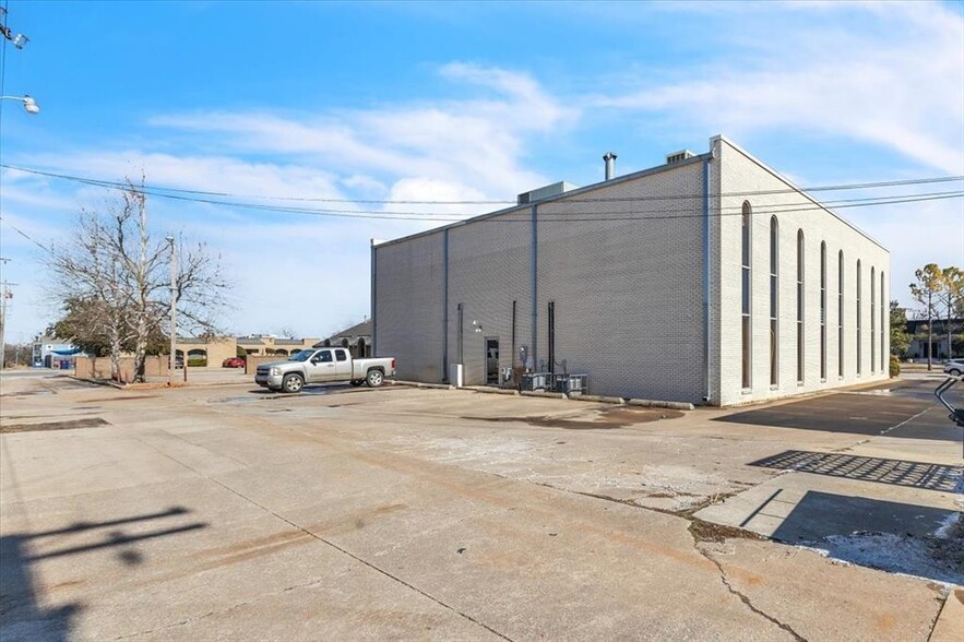 4509 N Classen Blvd, Oklahoma City, OK à louer - Photo de l’immeuble – Image 3 sur 7
