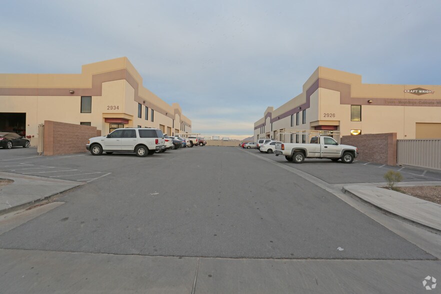 2926 Brooks Park Dr, North Las Vegas, NV à louer - Photo de l’immeuble – Image 3 sur 4