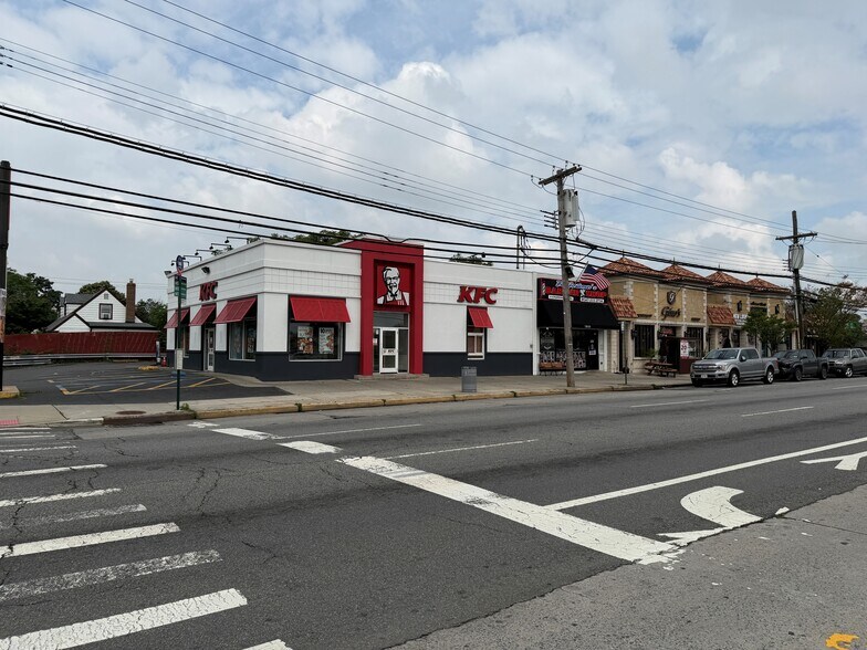 158-50 Crossbay Blvd, Howard Beach, NY à vendre - Photo de l’immeuble – Image 2 sur 3