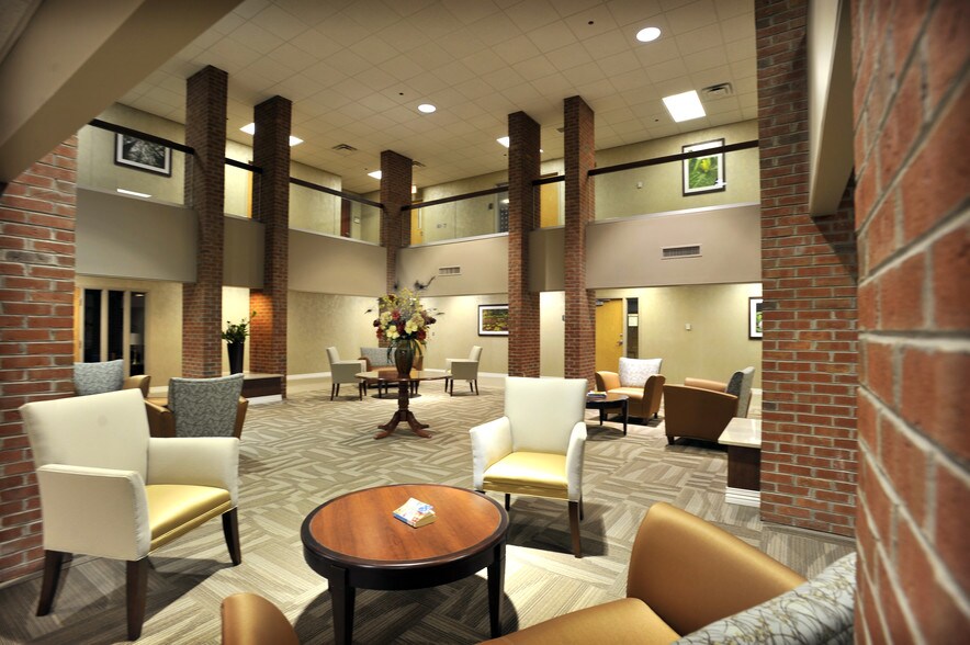 7702 E Parham Rd, Richmond, VA à louer - Hall d’entrée – Image 2 sur 12