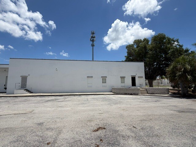 2601 75th St N, Saint Petersburg, FL à louer - Photo de l’immeuble – Image 2 sur 10