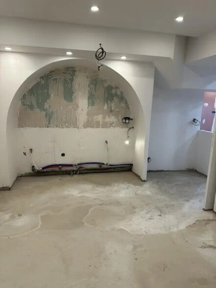 Local commercial dans Paris à louer - Photo intérieure – Image 3 sur 10