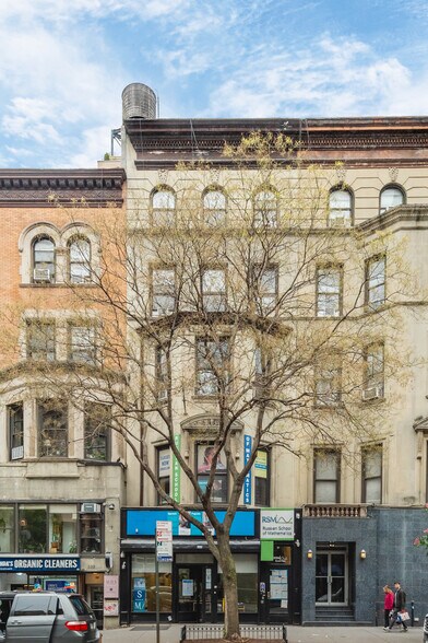 237 W 72nd St, New York, NY à vendre - Photo de l’immeuble – Image 2 sur 18
